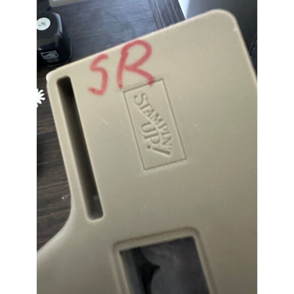 Stampin' Up! Scallop Edge Punch For Paper Crafting & Scrapbooking - Picture 5 of 5